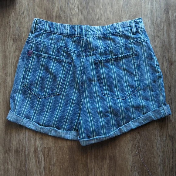 Urban Outfitters Stripped Denim Mom Shorts Size 30 - Picture 7 of 7